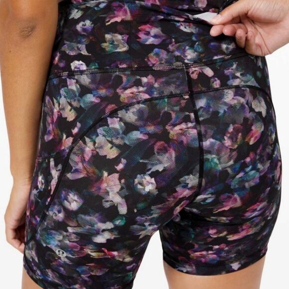 Lululemon Fast And Free Activate Floral 6" Inseam Bike Short - Picture 6 of 9